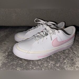 Nike Kids Court Legacy / Size: 5Y